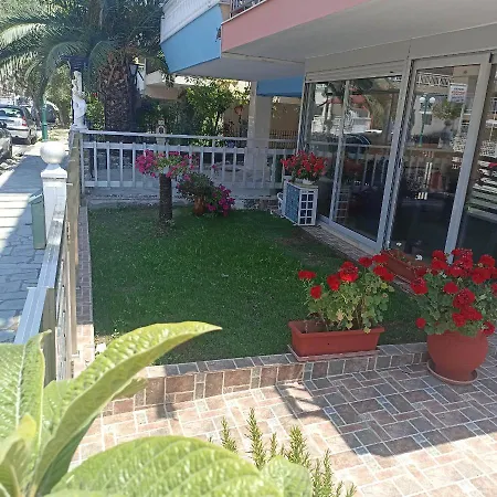 Four Seasons 2 * Paralia Katerinis