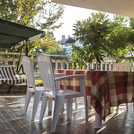 Four Seasons 2 Paralía