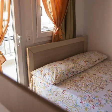 Four Seasons 2 شقة Paralía